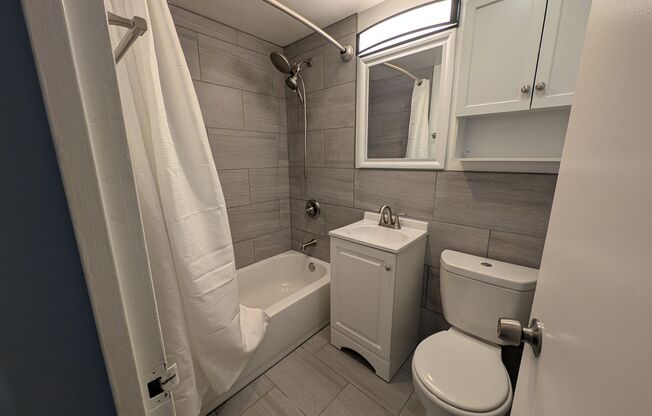 2 beds, 1 bath, $2,200, Unit 622