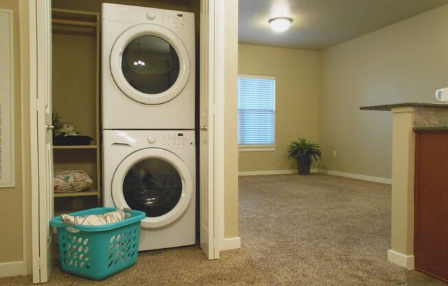 2 beds, 1 bath, 907 sqft, $1,565, Unit 9-206