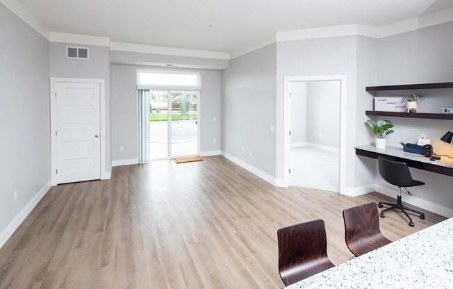 A room with a desk and chairs.
