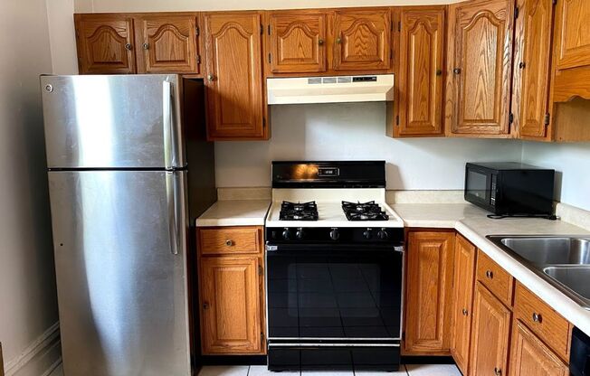 Spacious Two Story duplex on Walnut Street!