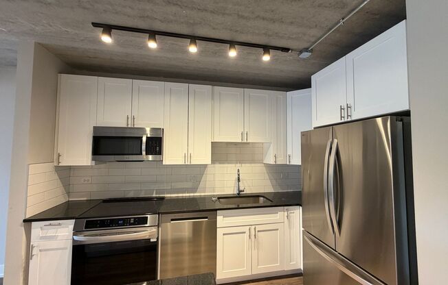 1 bed, 1 bath, 681 sqft, $2,475, Unit 952-504