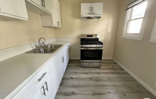 Studio, 1 bath, 450 sqft, $1,350, Unit 208