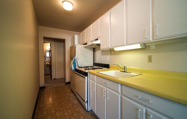 1 bed, 1 bath, 605 sqft, $1,355