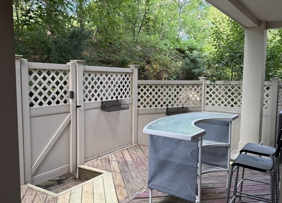 2 beds, 1.5 baths, 980 sqft, $2,595, Unit A104