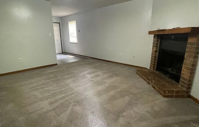 2 BR 1 BA Eastside Duplex! Available for move in now!