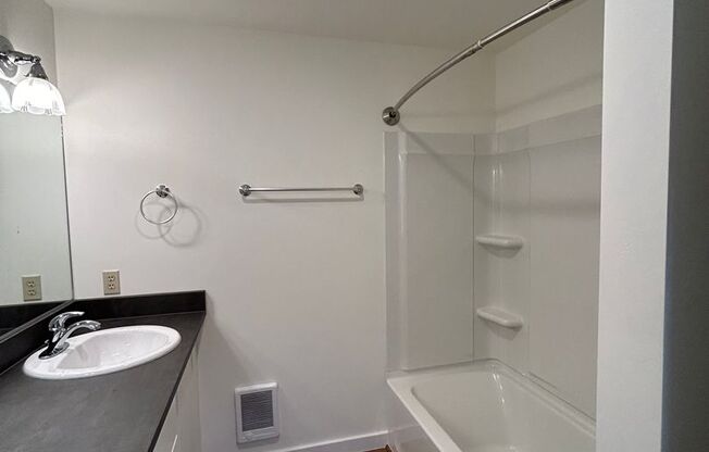 2 beds, 1 bath, $2,400, Unit PP-P928