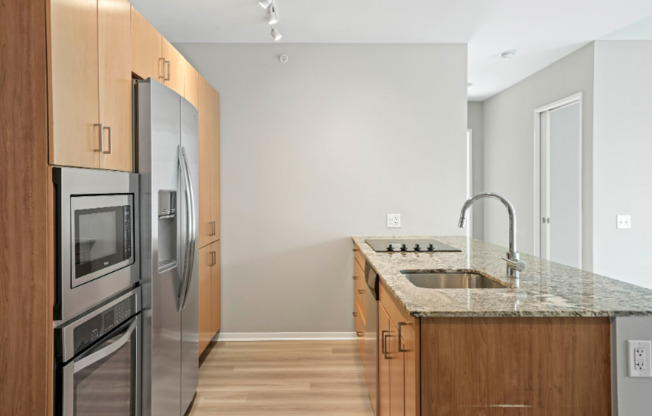 215 E ILLINOIS ST