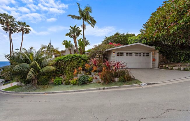 Mid-century modern meets industrial chic in Laguna Beach!