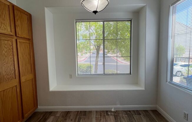 Great 3 bedroom 2.5 Townhouse with a 2 car attached garage!