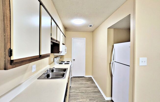 2 beds, 2 baths, 935 sqft, $895, Unit Apt 106