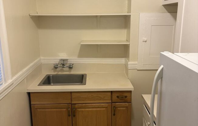 Studio, 1 bath, 405 sqft, $1,095, Unit 406