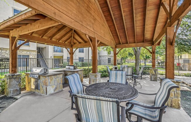 Outdoor Patio And Grill at The Canyons Apartments, Fort Worth, Texas