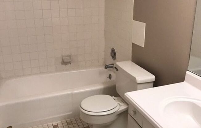 2 beds, 1 bath, 948 sqft, $1,179, Unit 138