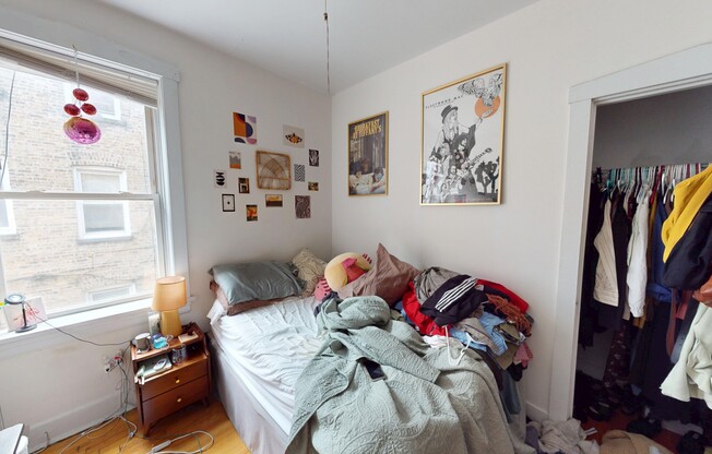 2136 W BERTEAU AVE