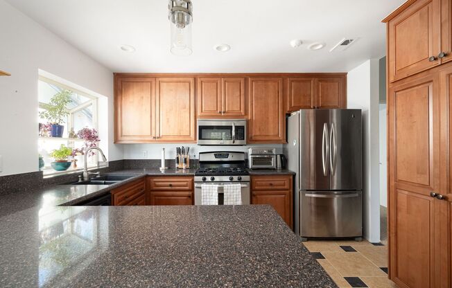 Cozy 3-Bedroom Home Just Walking Distance From T.H.E Leadership Academy!