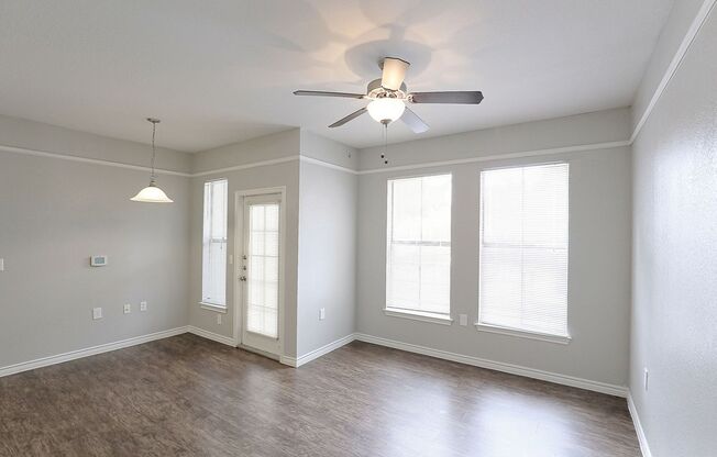 1 bed, 1 bath, 715 sqft, $1,051