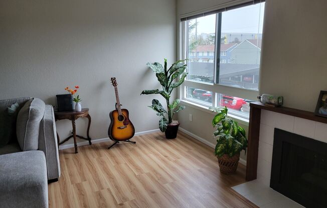 AIR-CONDITIONED 2 Bedroom Condo in Northgate