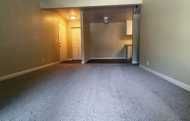 2 beds, 1 bath, 861 sqft, $1,695, Unit 140