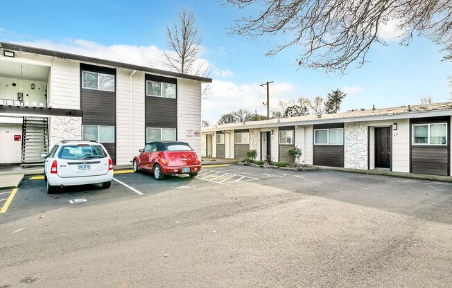 2 beds, 1 bath, 880 sqft, $1,395, Unit #1