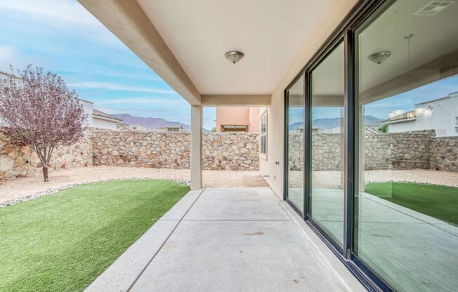 Beautiful Westside home with 3 bed-2 baths plus an office with beautiful backyard.