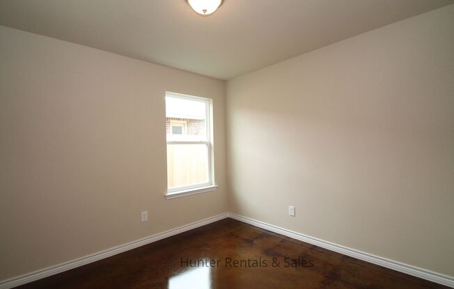 3 beds, 2 baths, $1,395, Unit Unit B