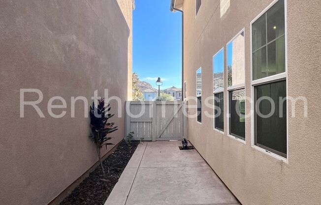 3 beds, 2.5 baths, $4,300