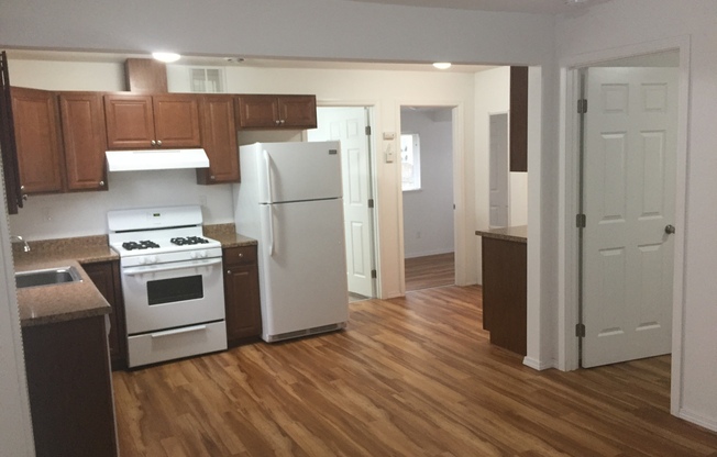 2 beds, 1 bath, $1,595