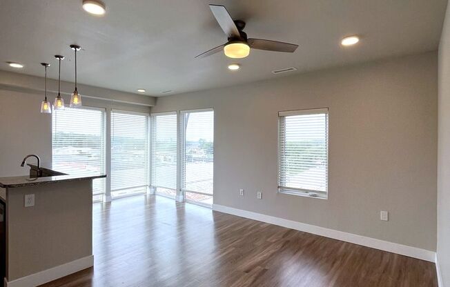 3 beds, 2 baths, 1,212 sqft, $2,400