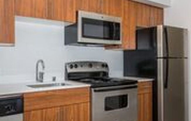 Studio, 1 bath, 329 sqft, $1,463, Unit Unit 102