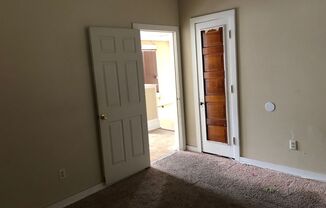 2 beds, 1 bath, $900, Unit 2902 #1