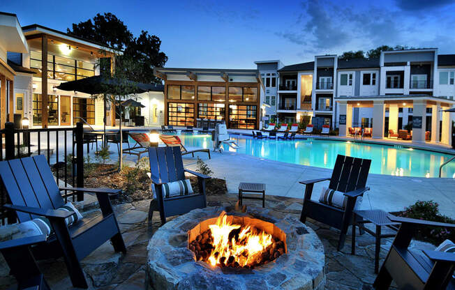 Poolside Lounge And Fire Pit at The Ellis, Savannah, GA