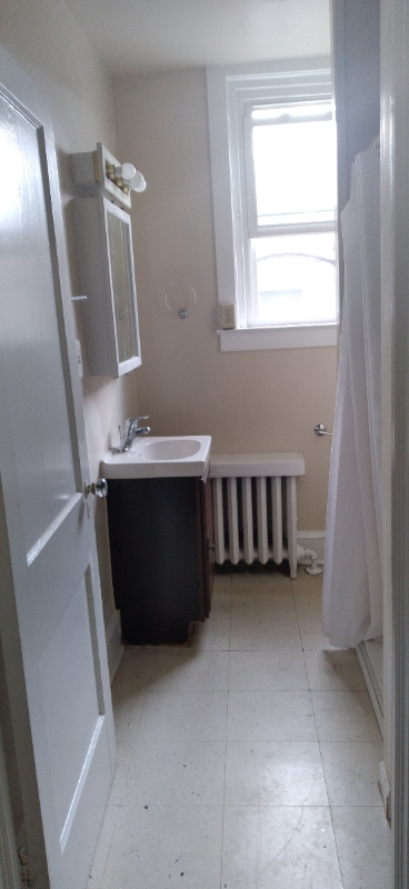 619 W LANCASTER AVE