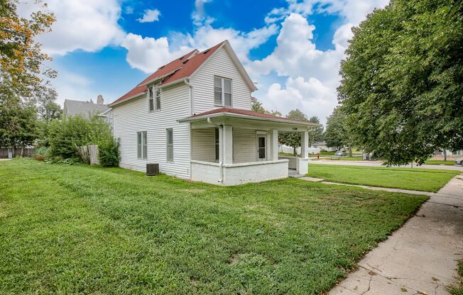 4 Bedroom Home Available NOW Near UNL Campus!