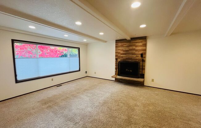 Charming One-Level Home in Garden Home — Near Washington Square & Trader Joe’s! Landscaping Included + Half Off First Month’s Rent!