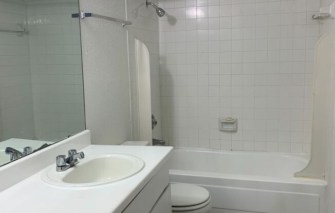 1 bed, 1 bath, 640 sqft, $885, Unit 0710