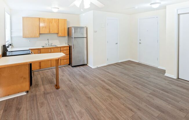 Studio, 1 bath, 400 sqft, $1,150, Unit 04
