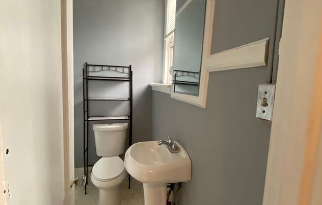 Studio, 1 bath, $875, Unit 213