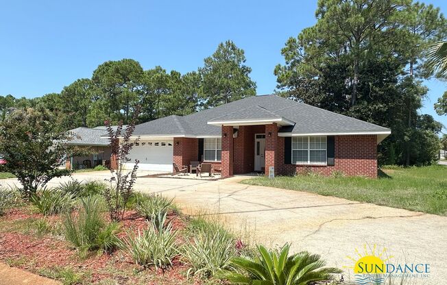 Charming 4 Bedroom Home in Gulf Breeze!