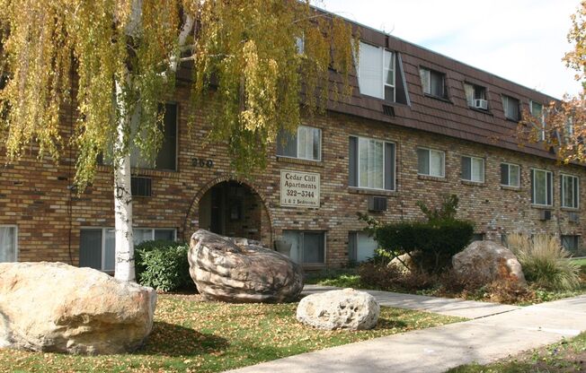 2 beds, 1 bath, 800 sqft, $1,105, Unit 06A