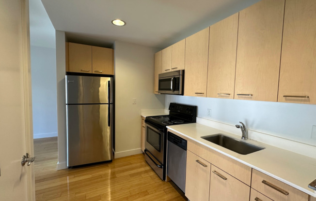 1 bed, 1 bath, $3,400, Unit 105