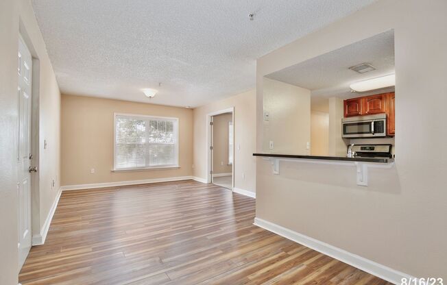 2 beds, 2 baths, $1,625, Unit Unit M