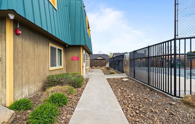 2 beds, 1 bath, 775 sqft, $1,304