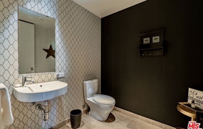 2 beds, 3 baths, 1,600 sqft, $6,800, Unit 9I