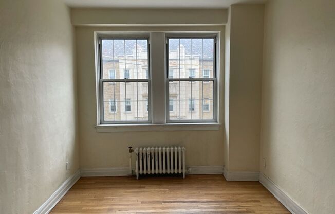 2 beds, 2 baths, 1,303 sqft, $2,150, Unit New King Edward  302