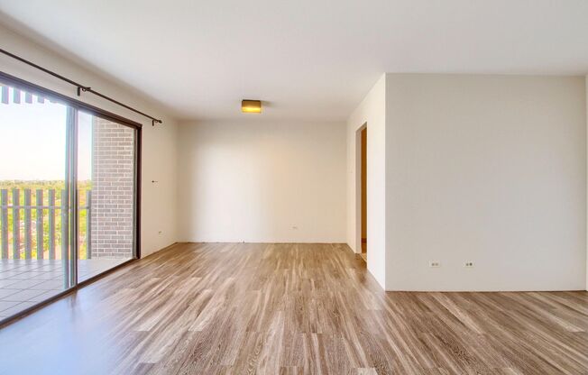 Gorgeous highrise apartment in Washington Park!