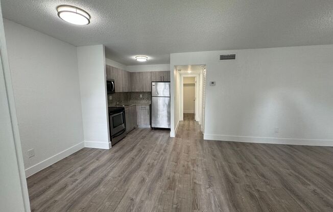1 bed, 1 bath, 600 sqft, $1,595, Unit F105