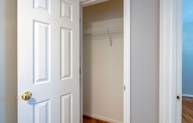 2 beds, 1 bath, 950 sqft, $1,295, Unit 10