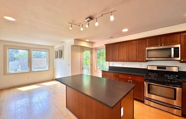 Convenient Northgate 3B Townhome