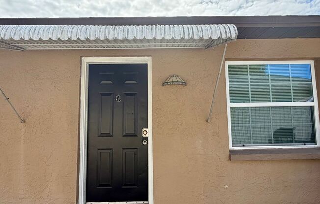 2 BEDROOM 1 BATHROOM IN SOUTH TAMPA !!!