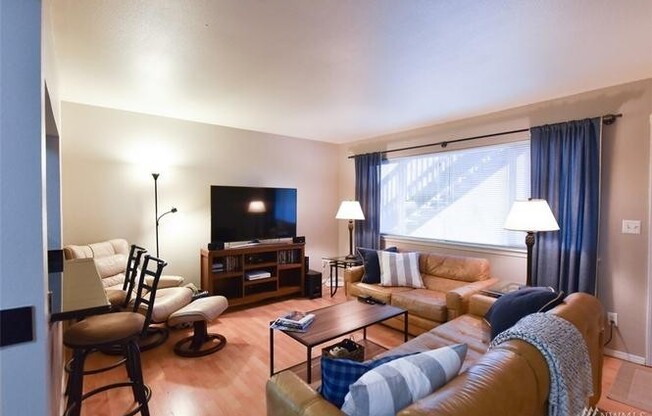 Beautiful, Clean 1 Bed, 1 Bath in Convenient & Safe Neighborhood